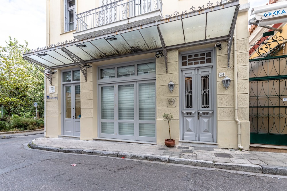 Kyria Boutique House