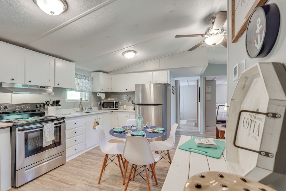 Fish, Swim & More: Quiet Retreat on Lake Sinclair!