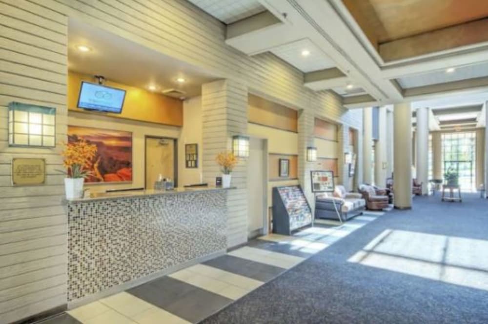 Private One Bedroom Condo on Golf Course, free parking view 2