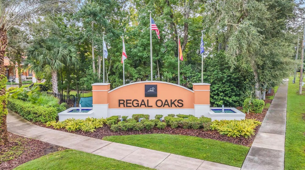 Park Hopper Paradise At Regal Oaks