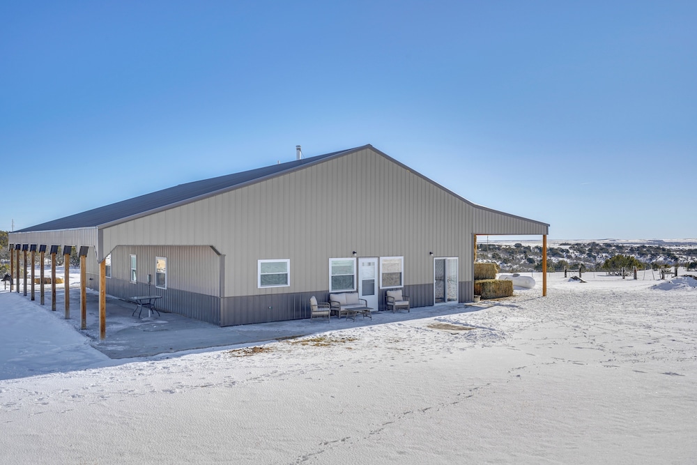 Mtn-view Hideaway w/ Wood Stove in Pueblo!