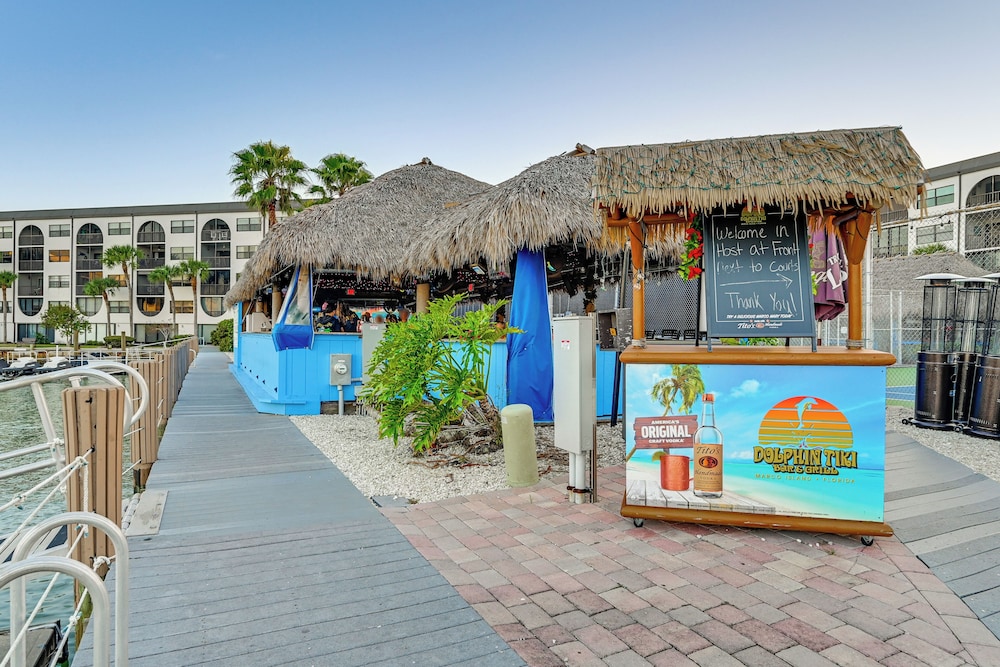 Oceanside Marco Island Retreat: Pool & Tennis!