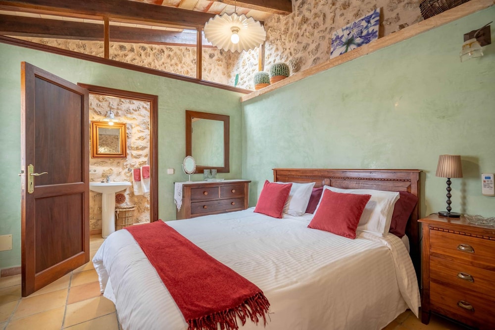 CAN Pulit - Finca rom Ntica Para 2 con Piscina y Vistas en Selva Mallorca