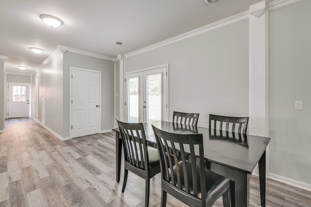 11 Mi to Fort Lee: 30-acre Retreat w/ Scenic Views