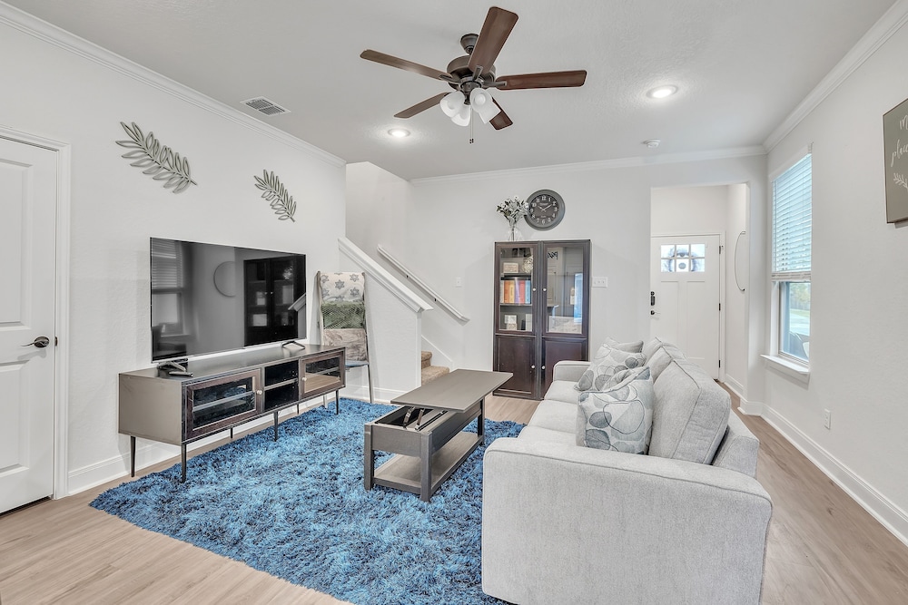 Modern 3br In Gated Community Near Jbsa & Seaworld 3 Bedroom Duplex