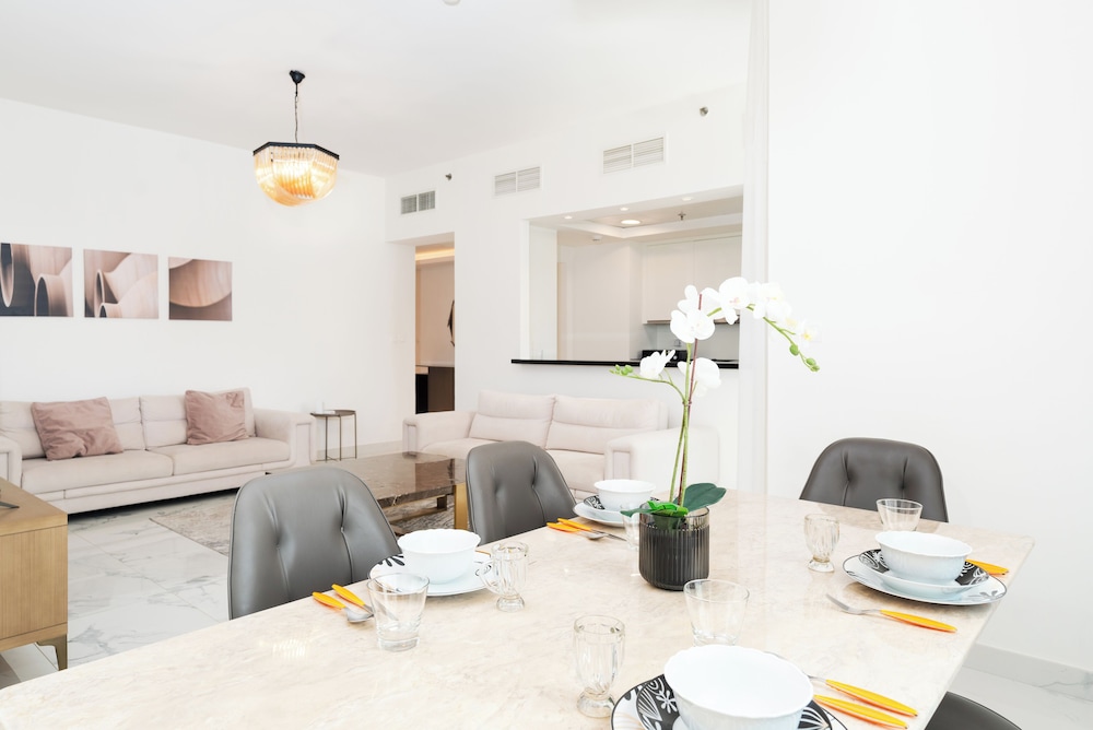 Whitesage - Cityscape Haven with Balcony Bliss in Habtoor City