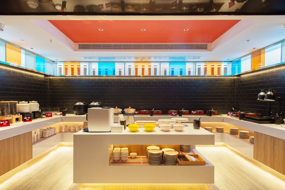 ibis Jiaodong Airport EMU Town Store