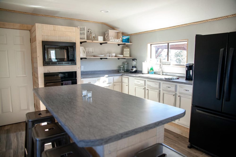 Zebra Refuge Cottage-wild Unique Prescott Stay