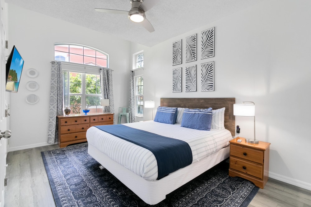 Disney Area 4 bed 3 5 Bathroom Emerald Island view 5