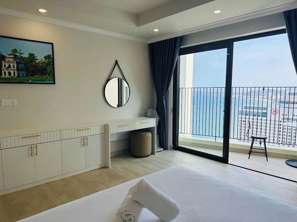 Gold Coast Balcony Serviced Apartment