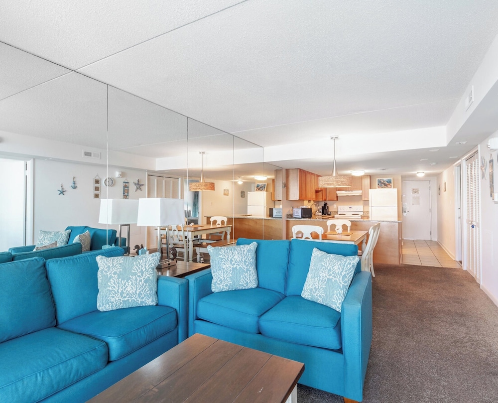 Bay Club Resort by Coolvacay