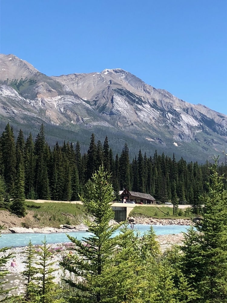 Kootenay Park Lodge