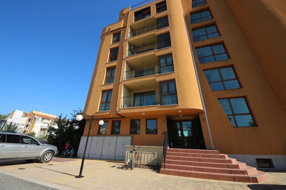 Menada Amadeusz 1 Apartments
