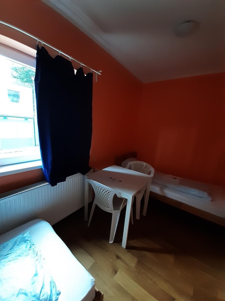 2-Rent Group Hostel Rooms&Apartments TUB19A