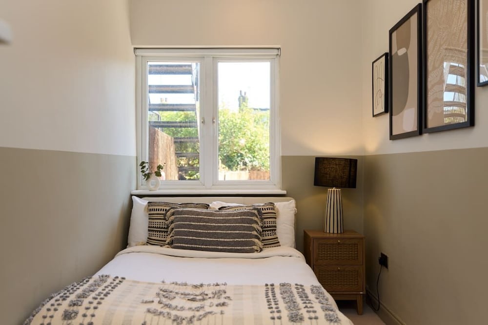 East Finchley Retreat 2BR Ground Floor Flat With Terraces