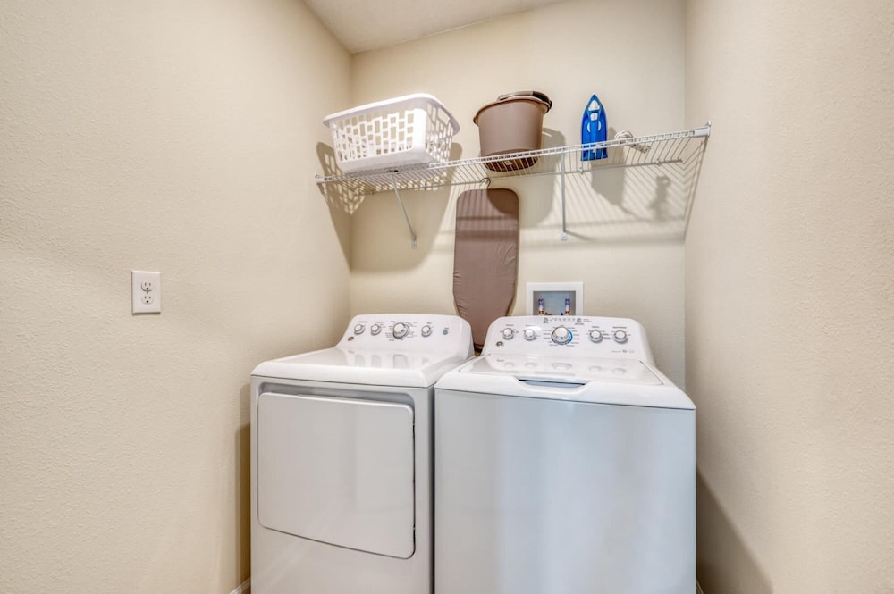 Elegant and Modern Home Near Disney - Image 4