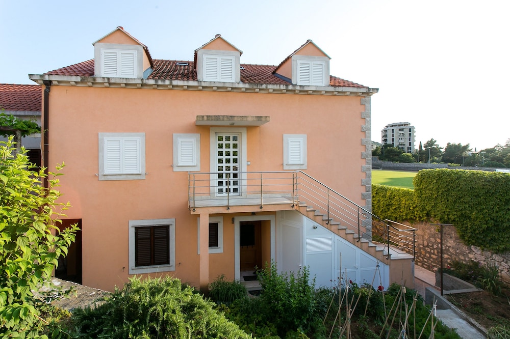 Apartments Miramare & Campara