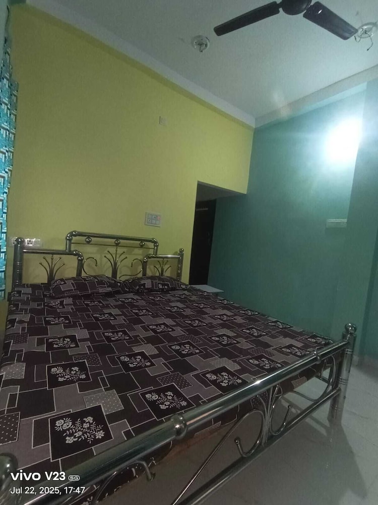Om Guest House