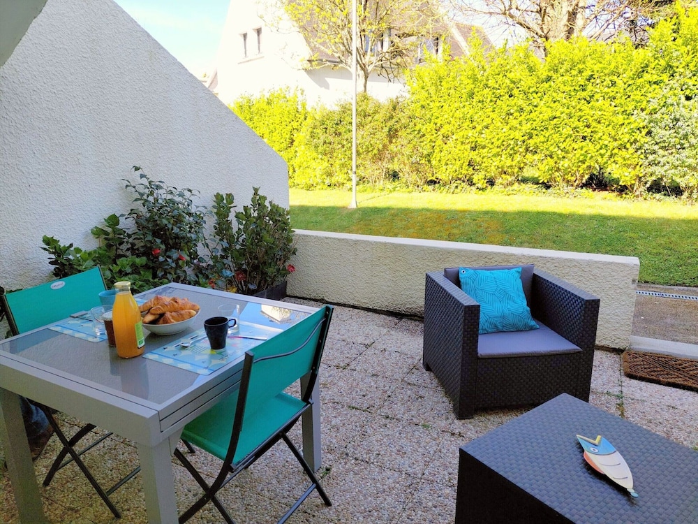 Pretty Apartment With a Terrace Near a Sandy Beach photo 4