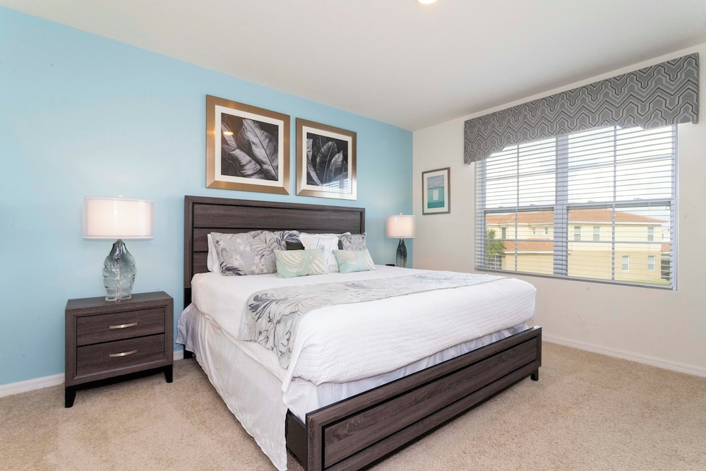 Marvelous 7 Bd w/ Pool Close to Disney @ Solterra 6086