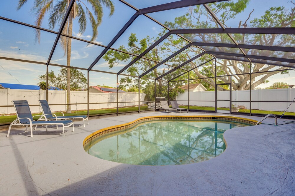 4 Mi to Riverwalk: Bradenton Home w/ Game Room