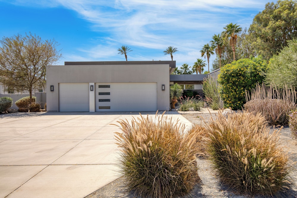 The Polo Villas by AvantStay – Modern Oasis Near Empire Polo Club