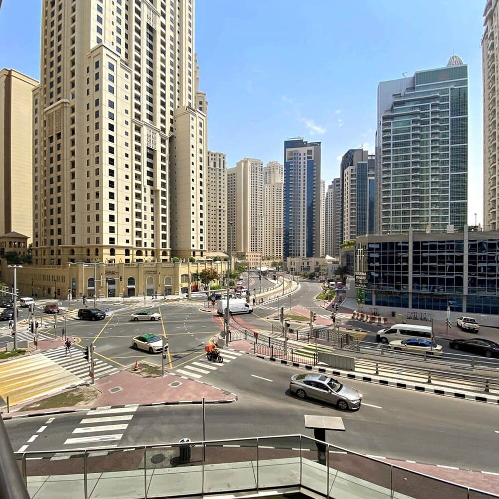 Silkhaus Dubai Marina Sparkle Tower Pool Gym