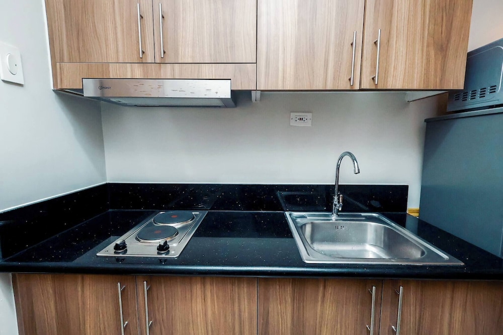 Sapphira Manor Luxurious Condo by the Bay
