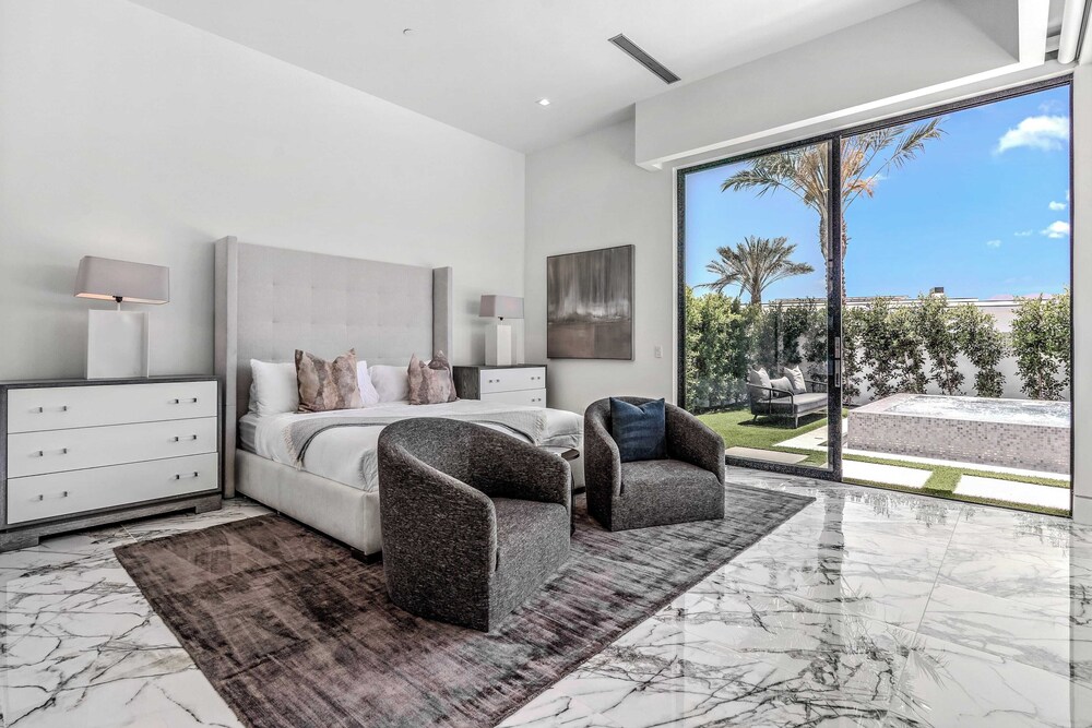 Sleeps 20 Pool & Pickleball Villa Near Golf, Dining & Fun Bravo Villa #2 by Avantstay