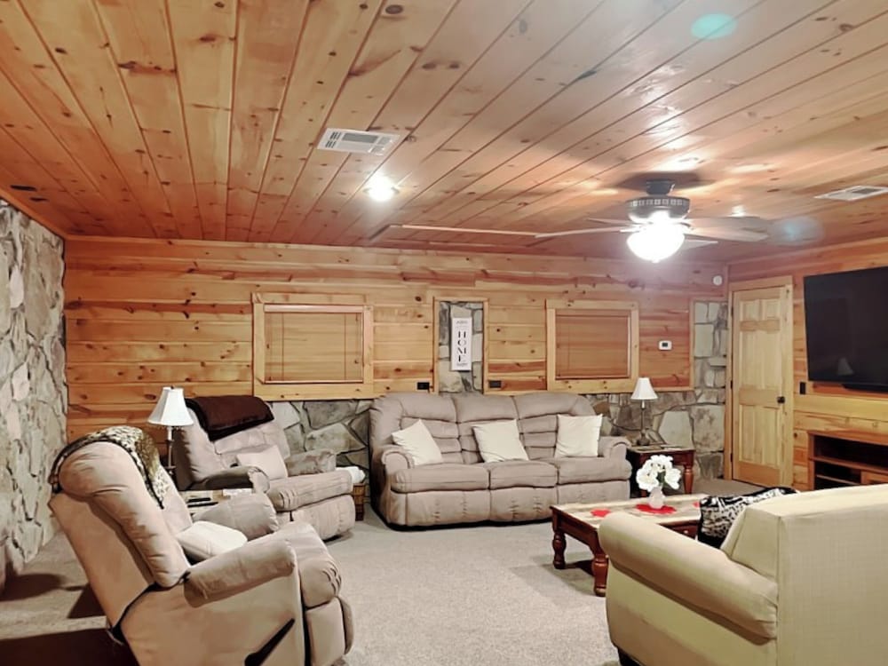 Gatlinburg's Hidden Gem by Jackson Mountain Rentals
