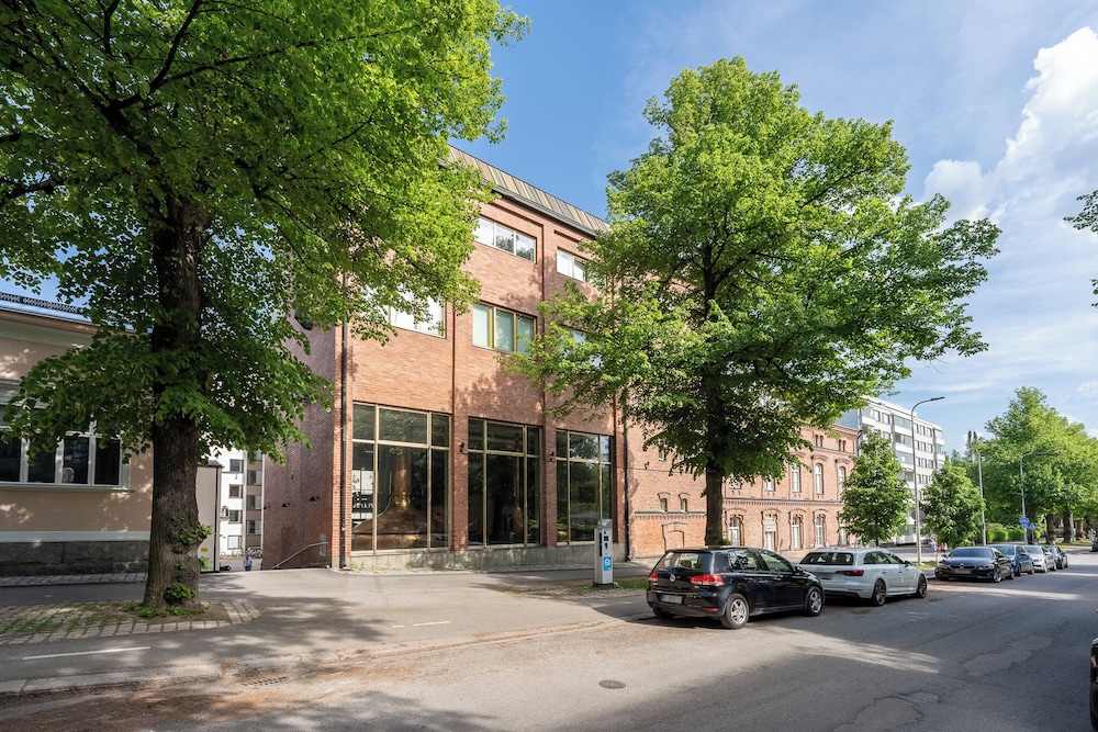 Stylish Loft next to City Center & Lake Pyhäjärvi