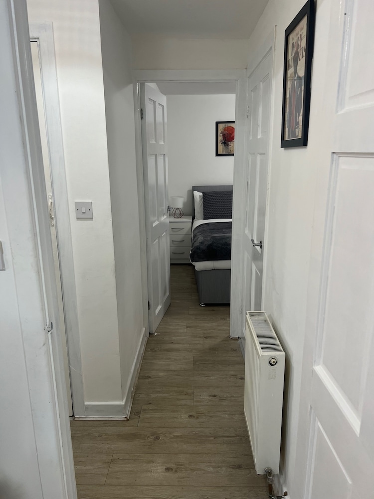 Free Parking/city Centre/long Stay/local Stores