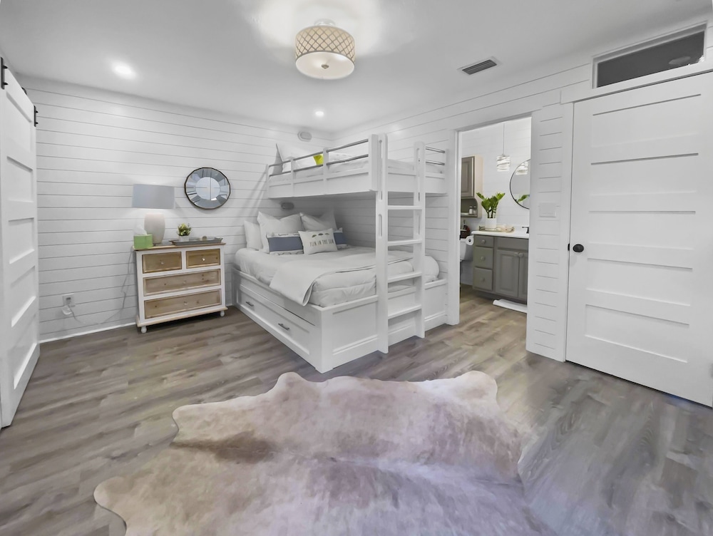 Simply Seagrove 2 Bedroom Home by RedAwning view 3