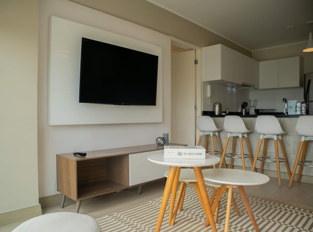 w Contemporary 2BR w Balcony in Barranco