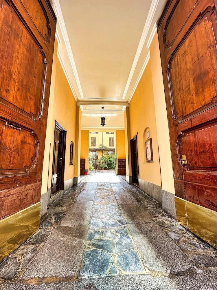 Chic & Green Penthouse - Domotic Comfort in Milans Trendy Nightlife District