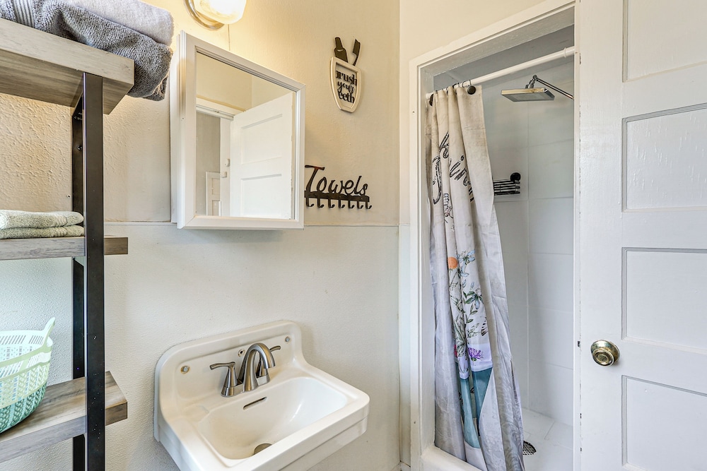 Near Walnut Valley Festival: Convenient Apartment!