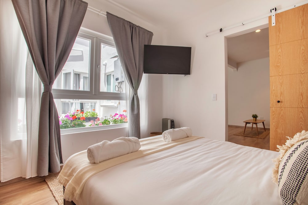 Bright & sweet unit in middle Polanco