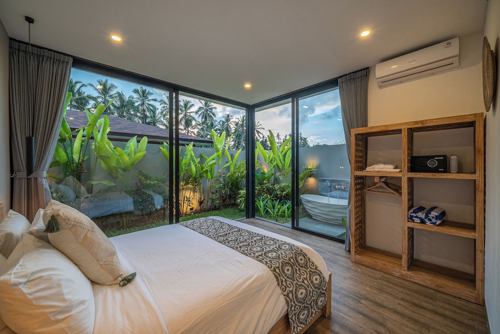 Xanadu - 5BR Ubud Designer Villa, Pool with Rice Fields Views