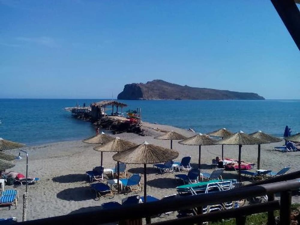 Litinas Beachfront Apartment