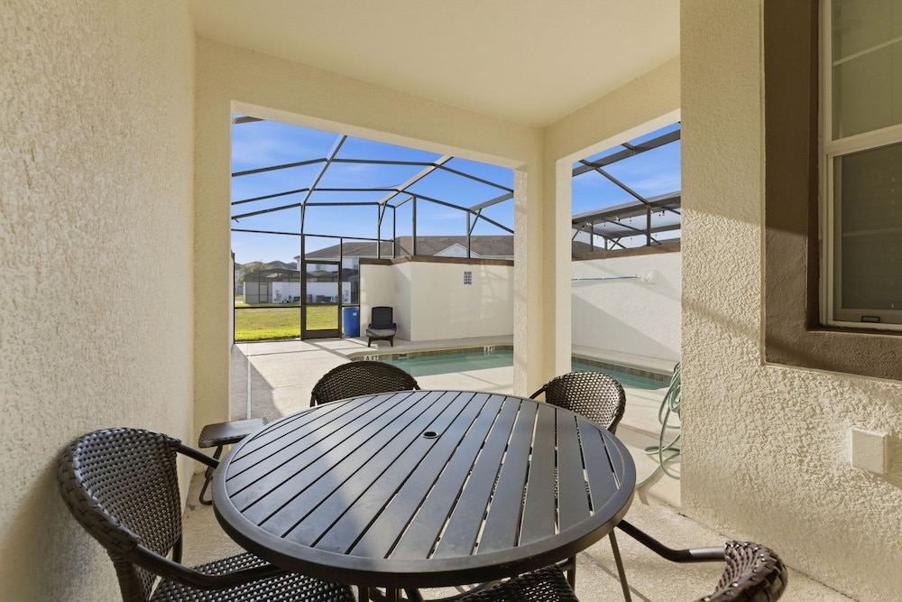Relaxing 4BR Villa With Pool in Champions Gate