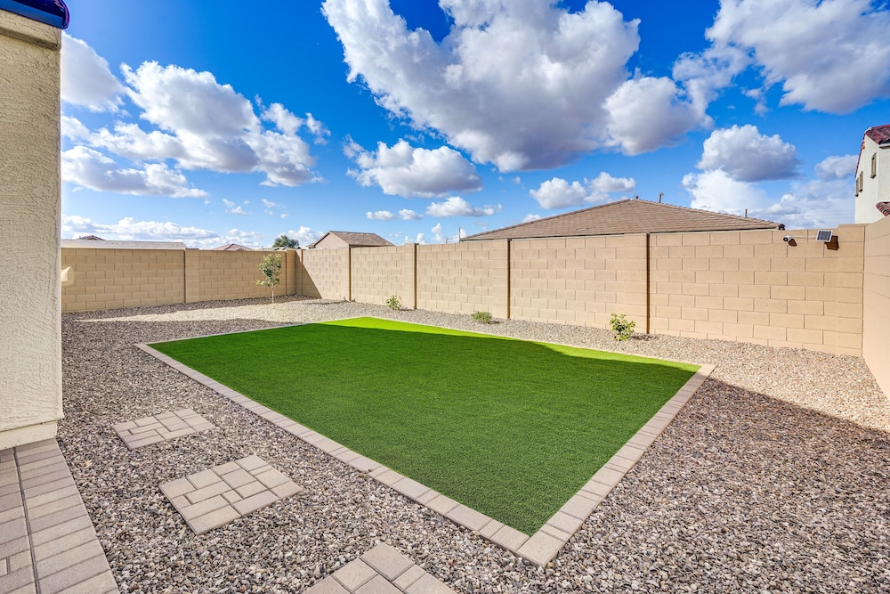 5 Mi to Westgate: Newly Built Glendale Home