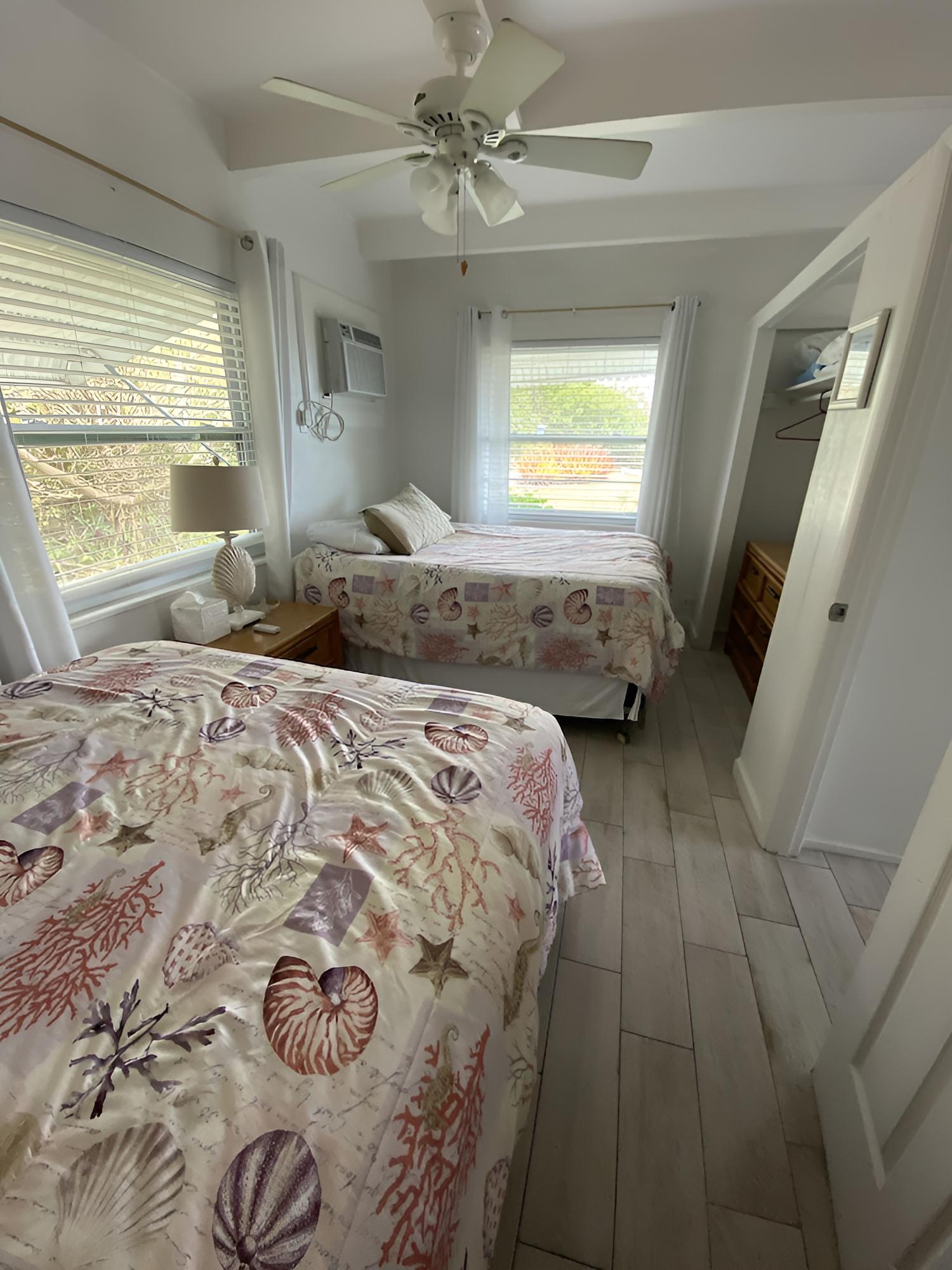 Tropical Winds Motel & Cottages