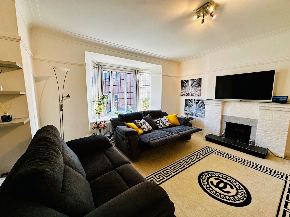 Gerrardscross - Stay4 - Parking - Petsok - Wembley