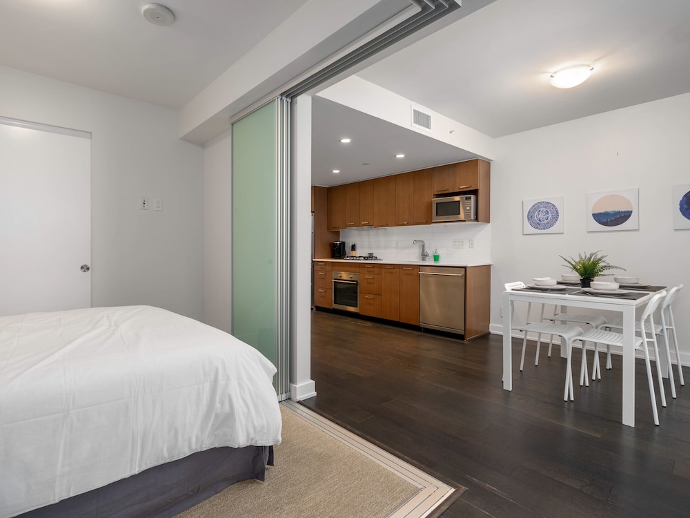 Sterling Suites - Yaletown photo 3