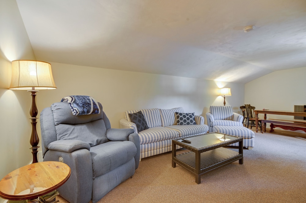7 Mi to Cranmore Ski Resort! Family Escape w/ Yard