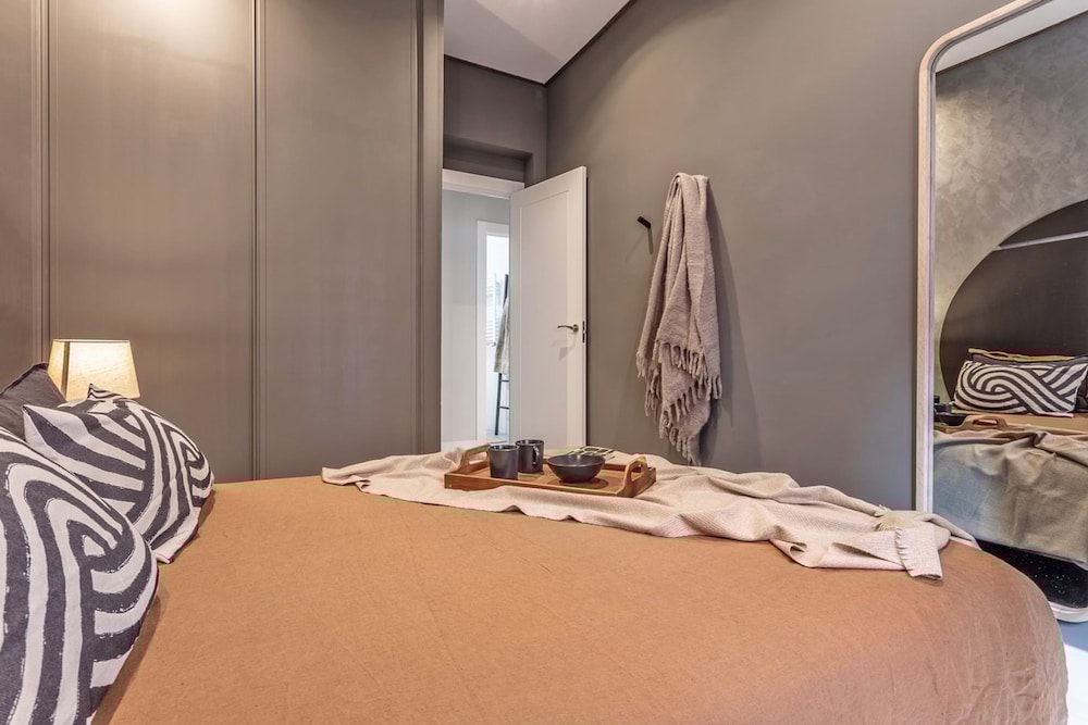 Gobi - 1 Bedroom and Office in Chamber