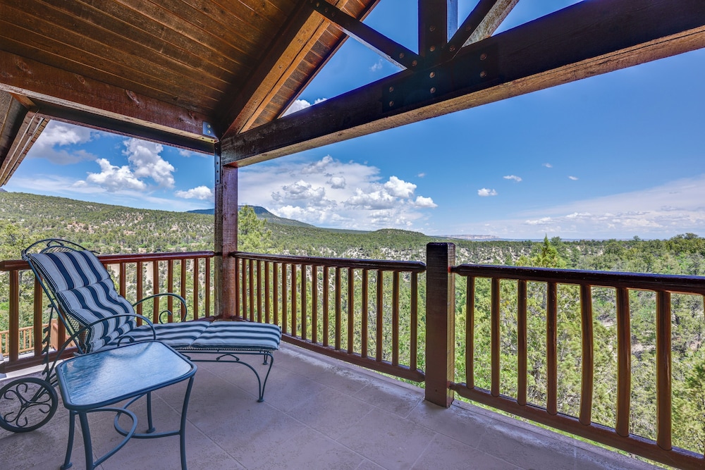 Hot Tub, Game Room: Mtn-view Cabin 9 Mi to Zion