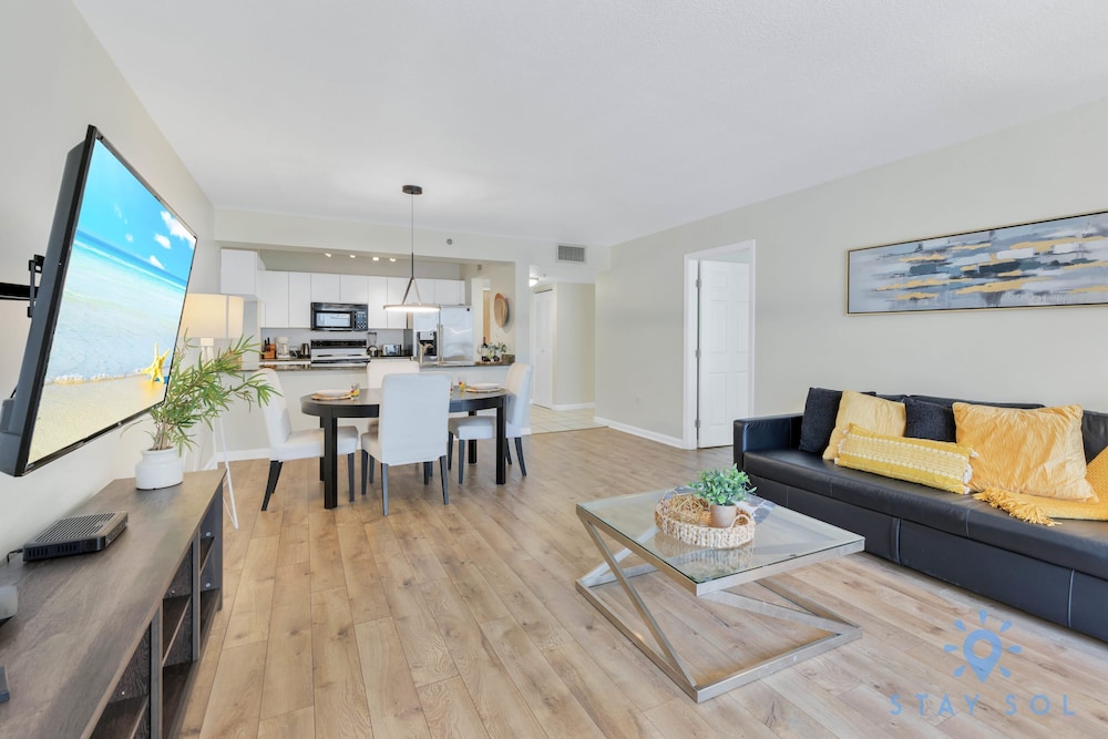 Modern 1-br Condo in Upscale Brickell Locale