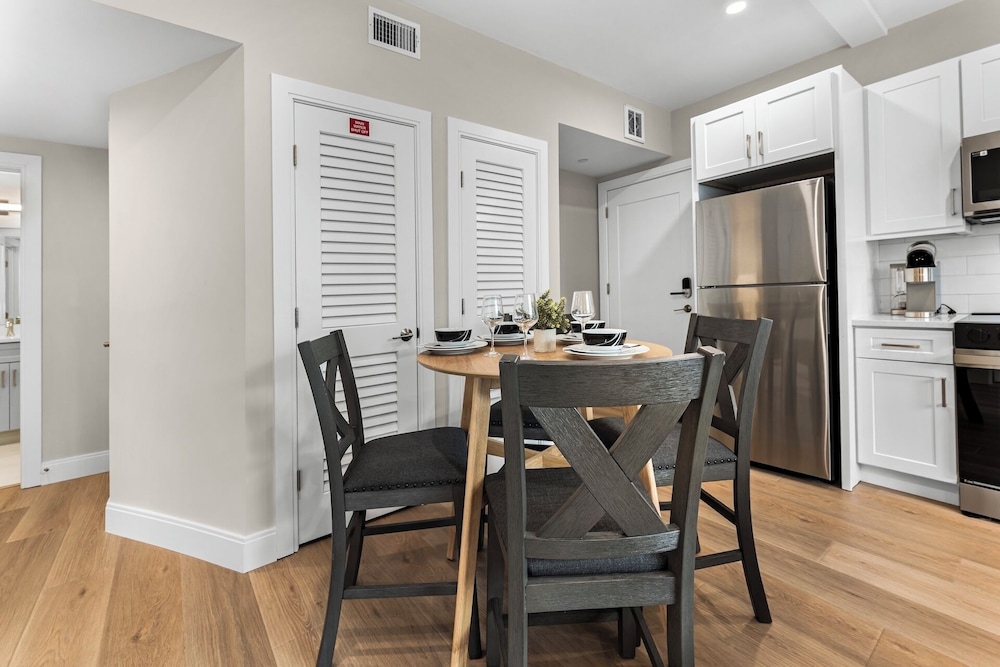 Luxury 2BR near Cambridge