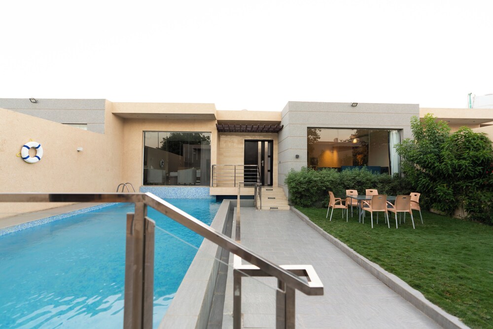 The Corner Resort
